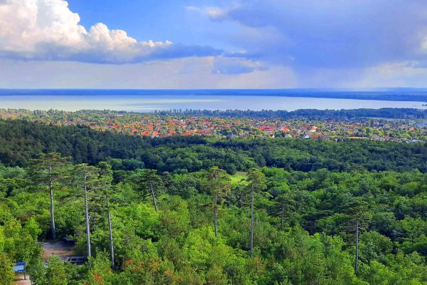 A keszthelyi-öböl a gyenesdiási Festetich kilátóból 2