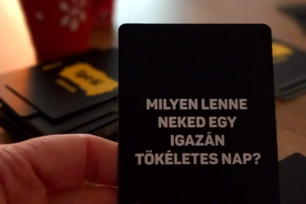 Társasjátékok, könyvek a polcon