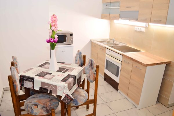 Lorabel-Apartmanhaz-Heviz-Grand-family-erkelyes-apartman-Heviz-szallas-Heviz-apartman-20-2-scaled
