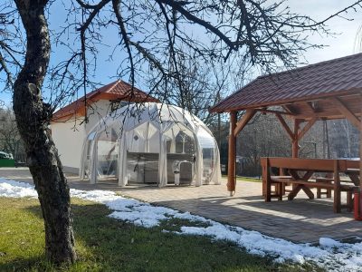 TEL-bal-oldal-almafa-uld-Igloo-wellness-ho-2048x2048