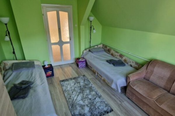 imgi_37_kozepes_haloszoba-768x355