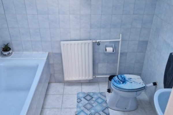 imgi_39_tetoteri_furdoszoba-768x355